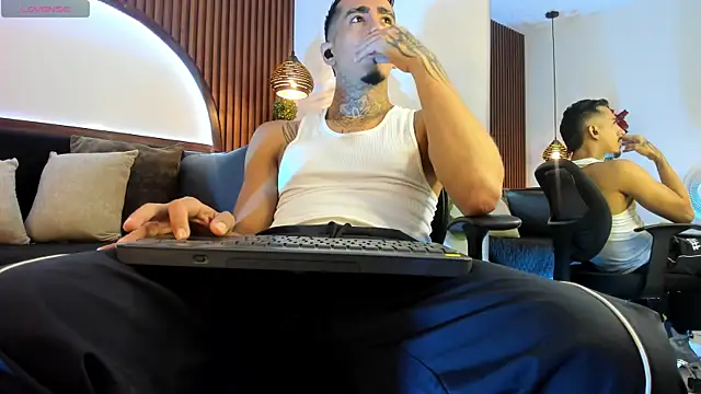 Donovan_Desmond live sex cam