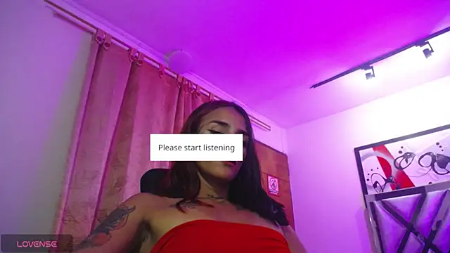 Ravyn_Rouge webcam