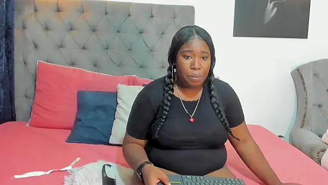 nahiroby_ebony webcam