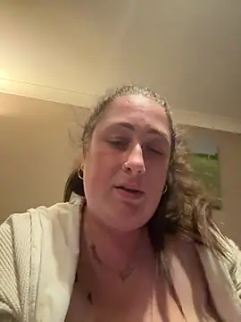 CurvyCatx webcam