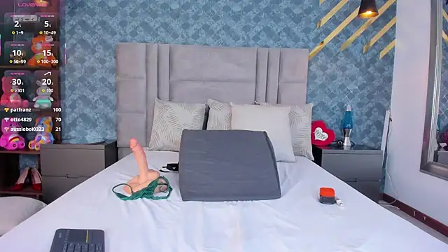 NiiaMoore webcam