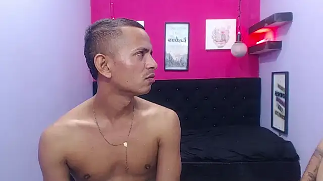 hugecocks_hot webcam