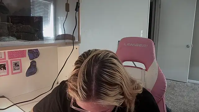 MUSCLEMOMMY1365 webcam