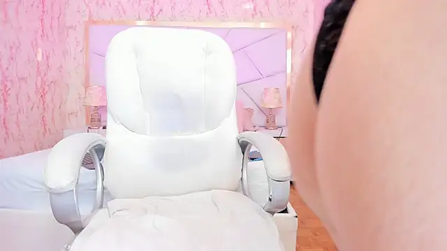 Emily_Whinfre webcam