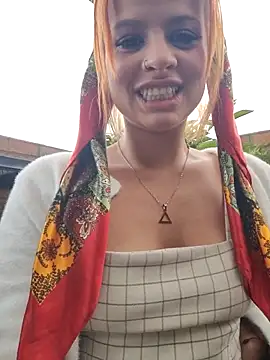cataleya_16 (F young) - Off shirt in public