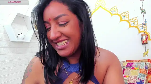 LadyNahir webcam