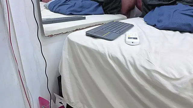 EMILYALEJANDRA webcam
