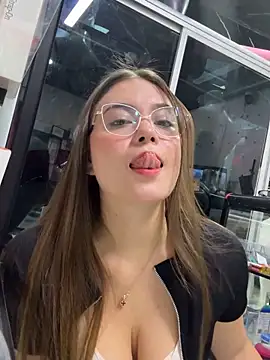 rapunzel069 (F young) - I walk through the store in lingerie.🥰