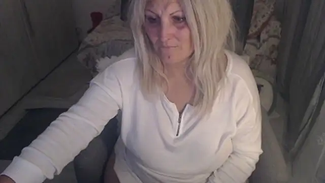 Divineblond webcam