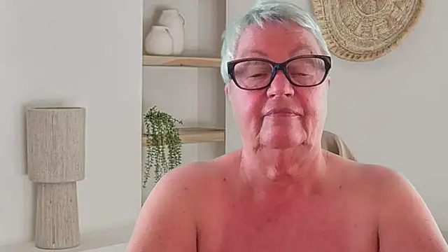 Mystery-Grandmother webcam