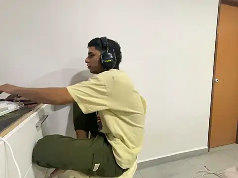 Max_TheHorseDick webcam