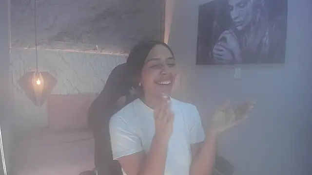 Esmeralda__18 webcam