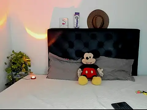 NoahDevil18 webcam
