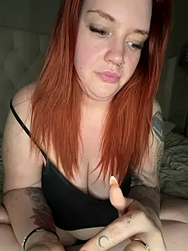 CurvyGirlMyla webcam