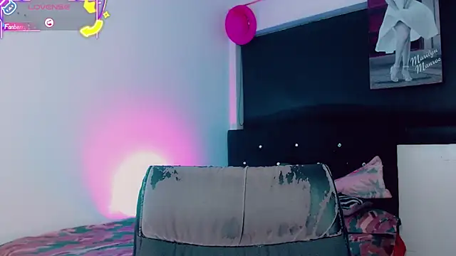 Kendall_hornyy webcam