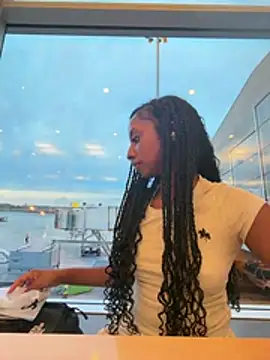 Your_Paris Stripchat cam model