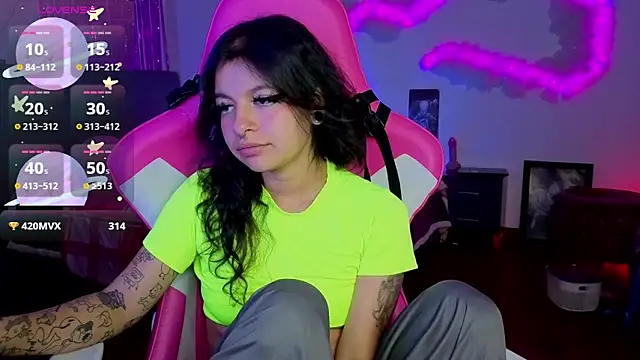 larah_uwu webcam