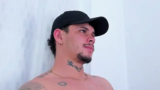NoahhBrown live sex cam