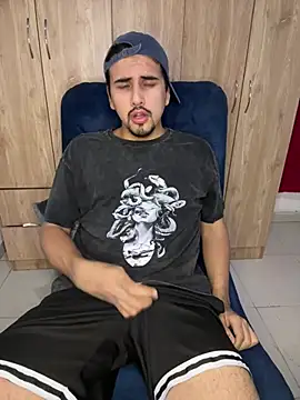AdrianEmpire webcam