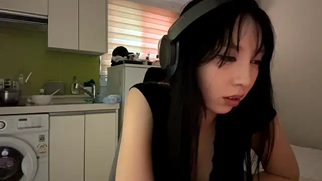 LeonoreCriger webcam