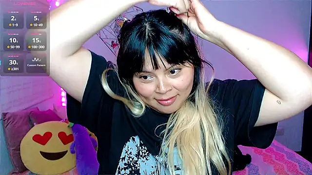 EllieMoonX webcam