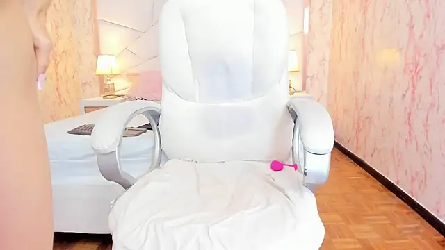 Emily_Whinfre webcam