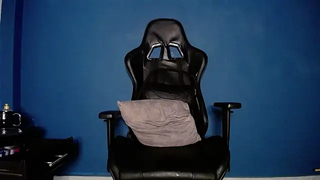 Maxxxpowerful webcam