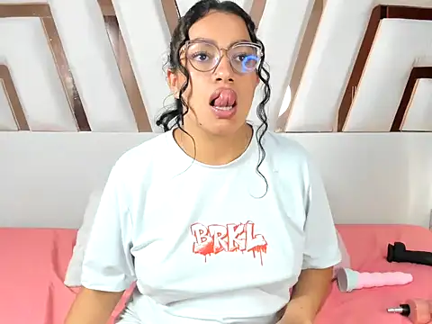 MiaKleinX webcam