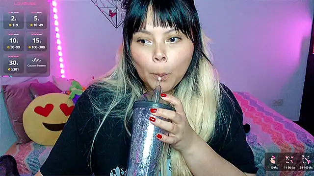 EllieMoonX webcam