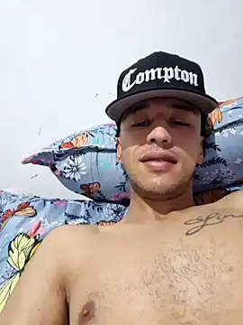 Santi2323xxX webcam