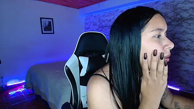 Camila_IRoose webcam