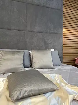 EllaSanz_ webcam