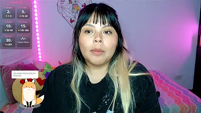 EllieMoonX webcam