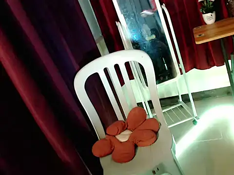 naomi_scarlet webcam