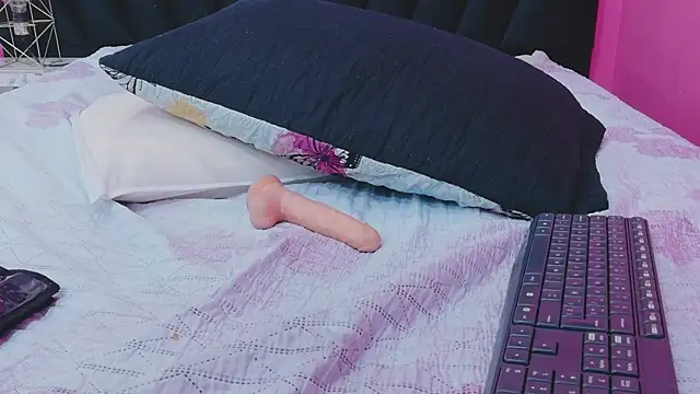 EbonyCoWorker webcam