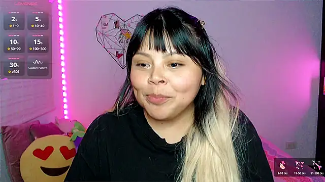 EllieMoonX webcam