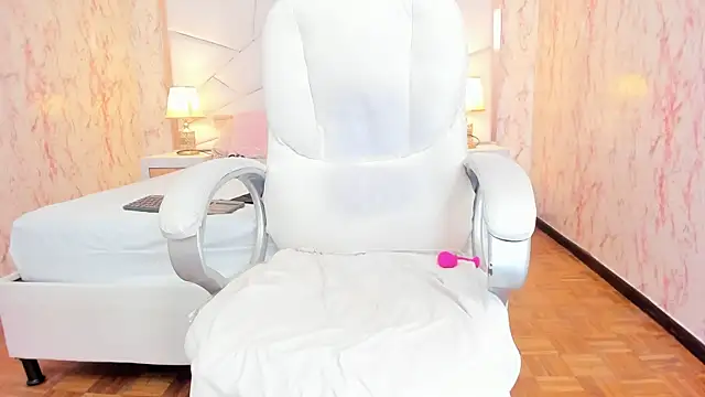 Emily_Whinfre webcam