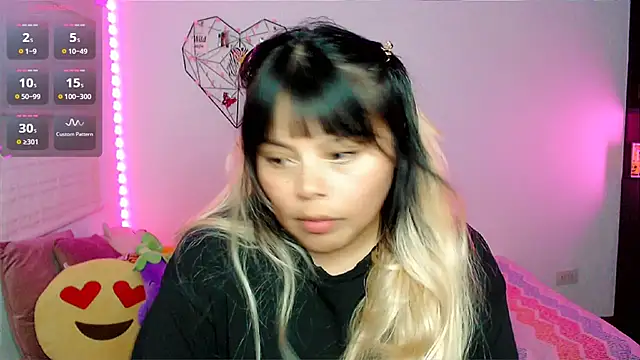 EllieMoonX webcam