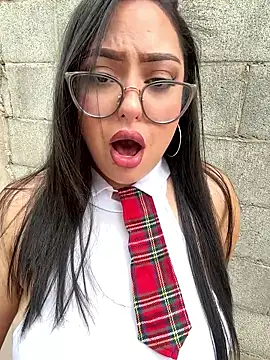 Webcam Model (MileyGia) is live