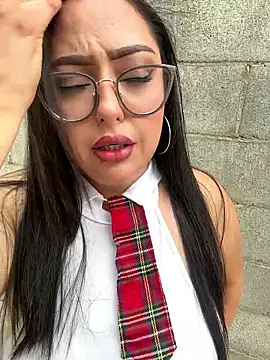 Webcam Model (MileyGia)  is live.Free join now!