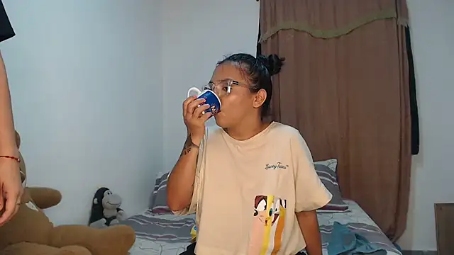 kathy_luisa (Ask my age) - strap on pussy
