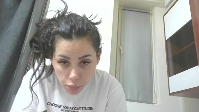 LovelyJulliette webcam