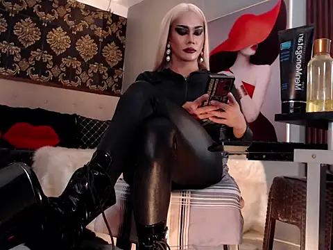RhondaFlirtyDOM webcam