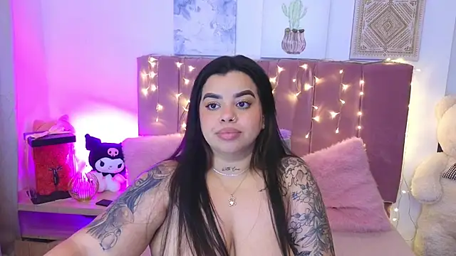 MiahJoness webcam