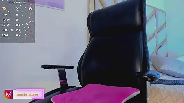 AnniEsstone webcam