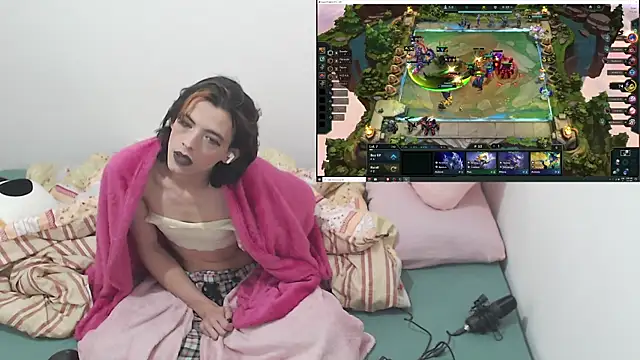 ShyBabyFem webcam