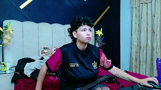 NikiEvanz webcam
