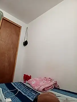 luna_pinky webcam