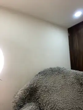 MiaJones21 webcam