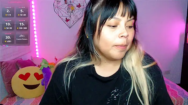 EllieMoonX webcam
